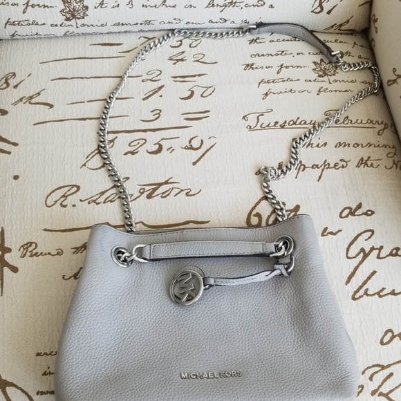 Gray purse with silver chain - Picture 6 of 7